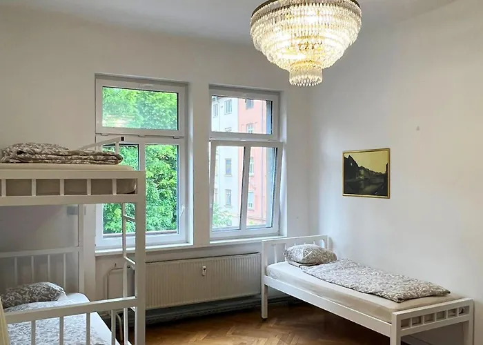 بيت شباب Miklosiceva *