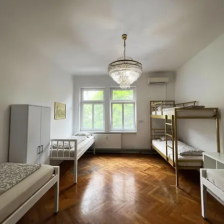 Miklosiceva אכסניה *