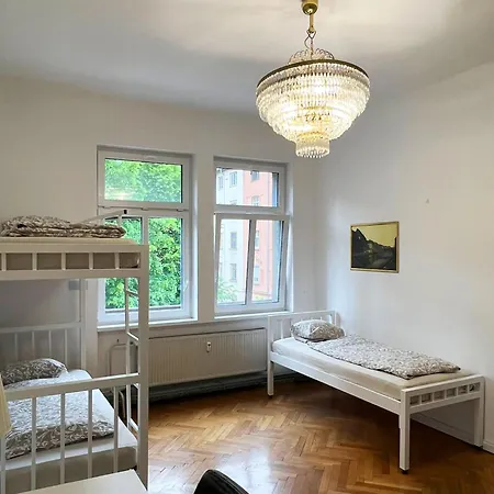 אכסניה Miklosiceva *