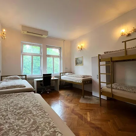 Miklosiceva אכסניה *