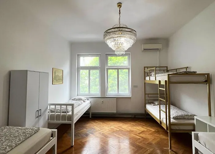 Miklosiceva Hostel *