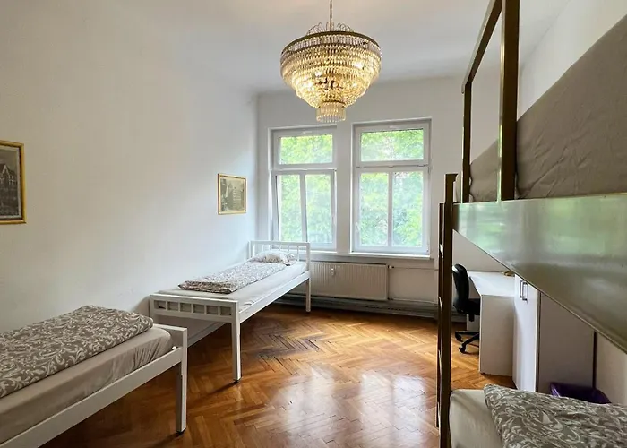 Miklosiceva Hostel *