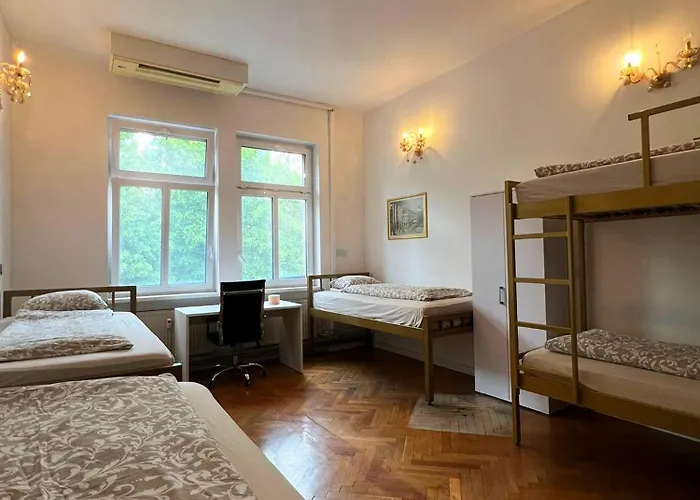 Miklosiceva Hostel *