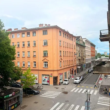 Miklosiceva Хостел