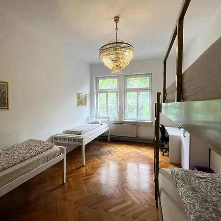 Miklosiceva Хостел *