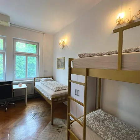 Хостел Miklosiceva *